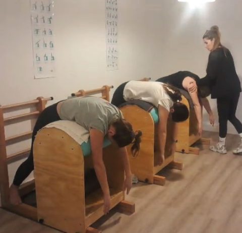 Interior luminoso del estudio Pilates Proyecta en Sevilla Este